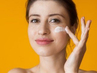 ¿Lunares o pecas?: cómo cuidar la piel con pigmentación irregular