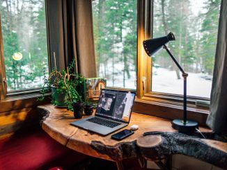 Guía de compra para iluminar tu zona de trabajo: consejos, recomendaciones y lámparas y bombillas para trabajar con buena luz