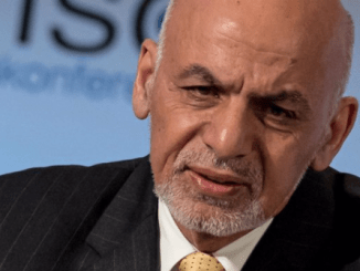 El ingenuo presidente afgano, Ashraf Ghani busca una salida política al conflicto.