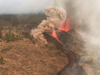 El volcán Cumbre Vieja entra en erupción en La Palma después de una semana de seísmos: la primera erupción española en 50 años