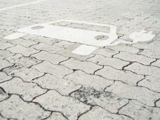 La escasez de componentes también llega a las baterías de los coches eléctricos: habrá falta de materiales para fabricarlas