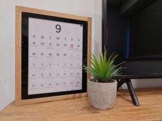 Este calendario de tinta electrónica es un proyecto abierto que aprovecha una Raspberry Pi para mostrar la agenda diaria de Google Calendar