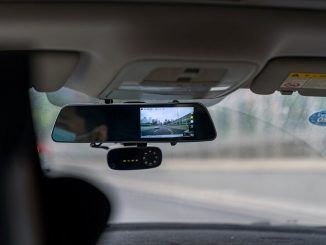 ¿Quieres instalar una cámara en tu coche? Esto es lo que dice la ley sobre ellas