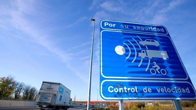 Radares en cascada, ‘antifrenazo’, de tramo y con drones: así funcionan los nuevos radares que la DGT instalará en 2022