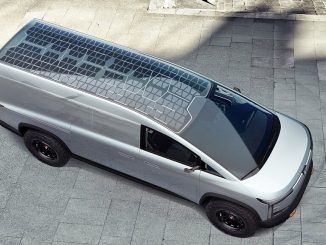 Este rival del Tesla Cybertruck tiene un hasta 816 caballos y un gigantesco panel solar en el techo