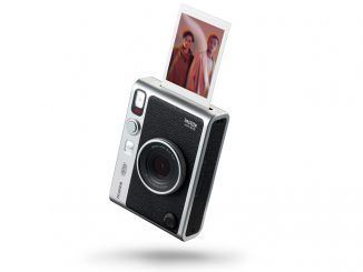 Una Polaroid venida a más: la Fujifilm Instax Mini Evo tiene un montón de trucos que invitan a usarla con el smartphone