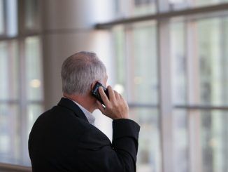 Se acabó hablar siempre con un contestador automático: aprueban el derecho a ser atendido por una persona en atención al cliente