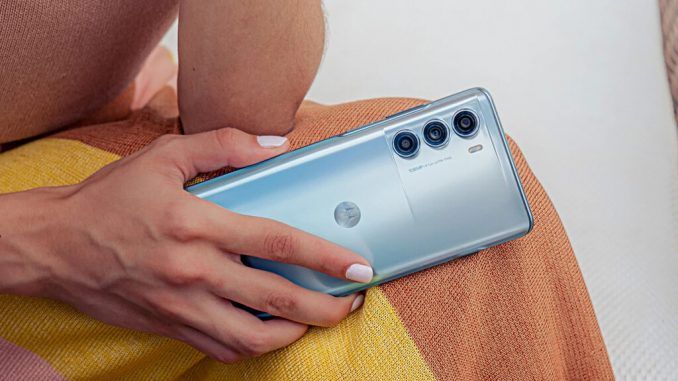Motorola Moto G200: el nuevo gama alta de Motorola llega a tope de potencia y hercios a un precio de derribo