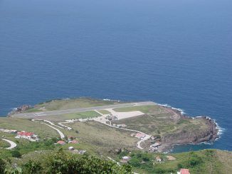 El aeropuerto más pequeño del mundo tiene una pista tan corta que los jets no pueden aterrizar en ella
