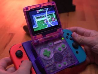 Esta Game Boy Advance funciona como una Switch: es compatible con los Joy-Con y puedes jugar en la TV