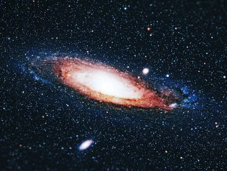 Una «patada gravitacional» puede haber provocado que un clúster de estrellas de la galaxia de Andromeda se haya deformado