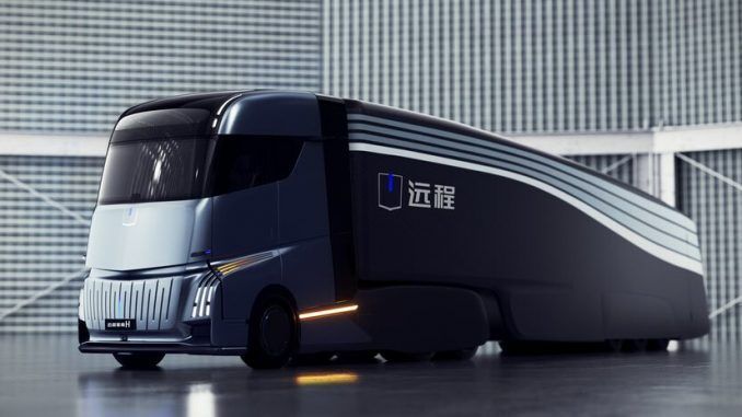 Este rival del Tesla Semi parece llegar del futuro: un camión eléctrico con cocina, nevera y conducción autónoma