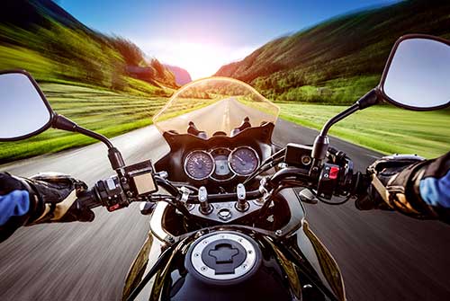 Las mejores rutas para recorrer España en moto este verano