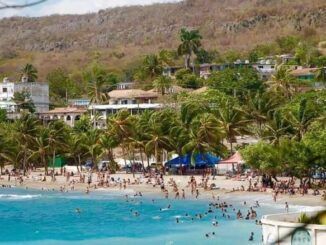 Playa Siboney en  Santiago de Cuba: El sol y el mar siempre le acompaña