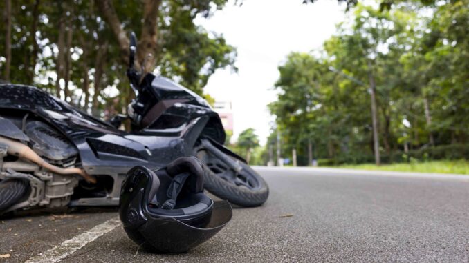 Cómo señalizar, y qué debemos hacer, en caso de tener un accidente o avería con nuestra moto