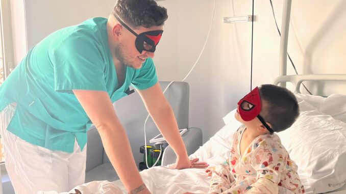 El Hospital Quirónsalud Córdoba celebra el Carnaval con sus pacientes pediátricos