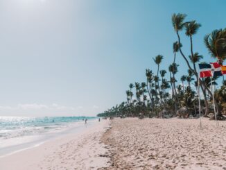 ¿Es Playa Esmeralda en Miches un destino ideal para viajar en familia?