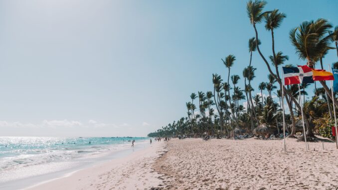 ¿Es Playa Esmeralda en Miches un destino ideal para viajar en familia?